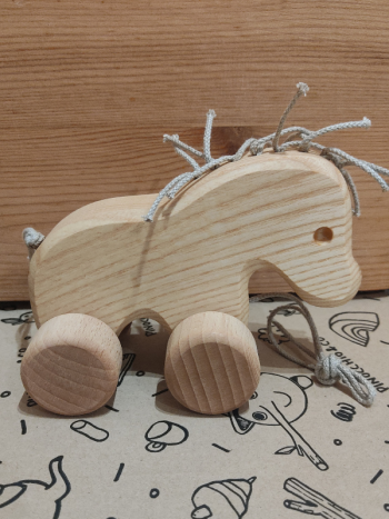 Arrastre animalito de madera